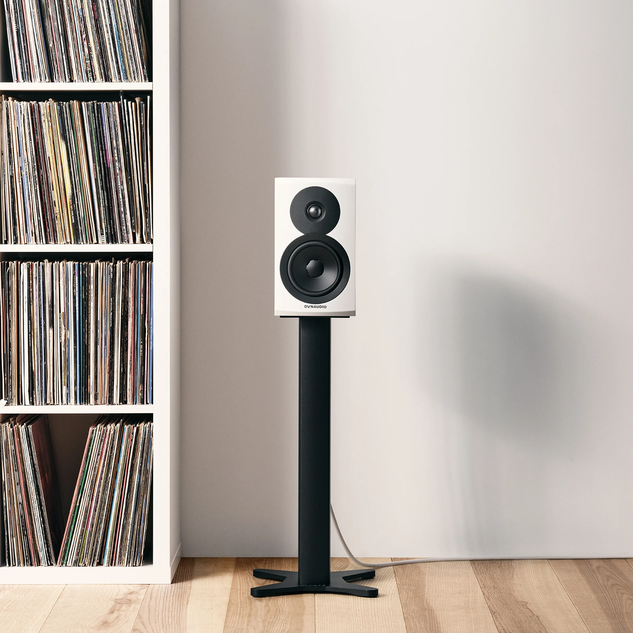 Dynaudio Emit 10 — kwadratowy
