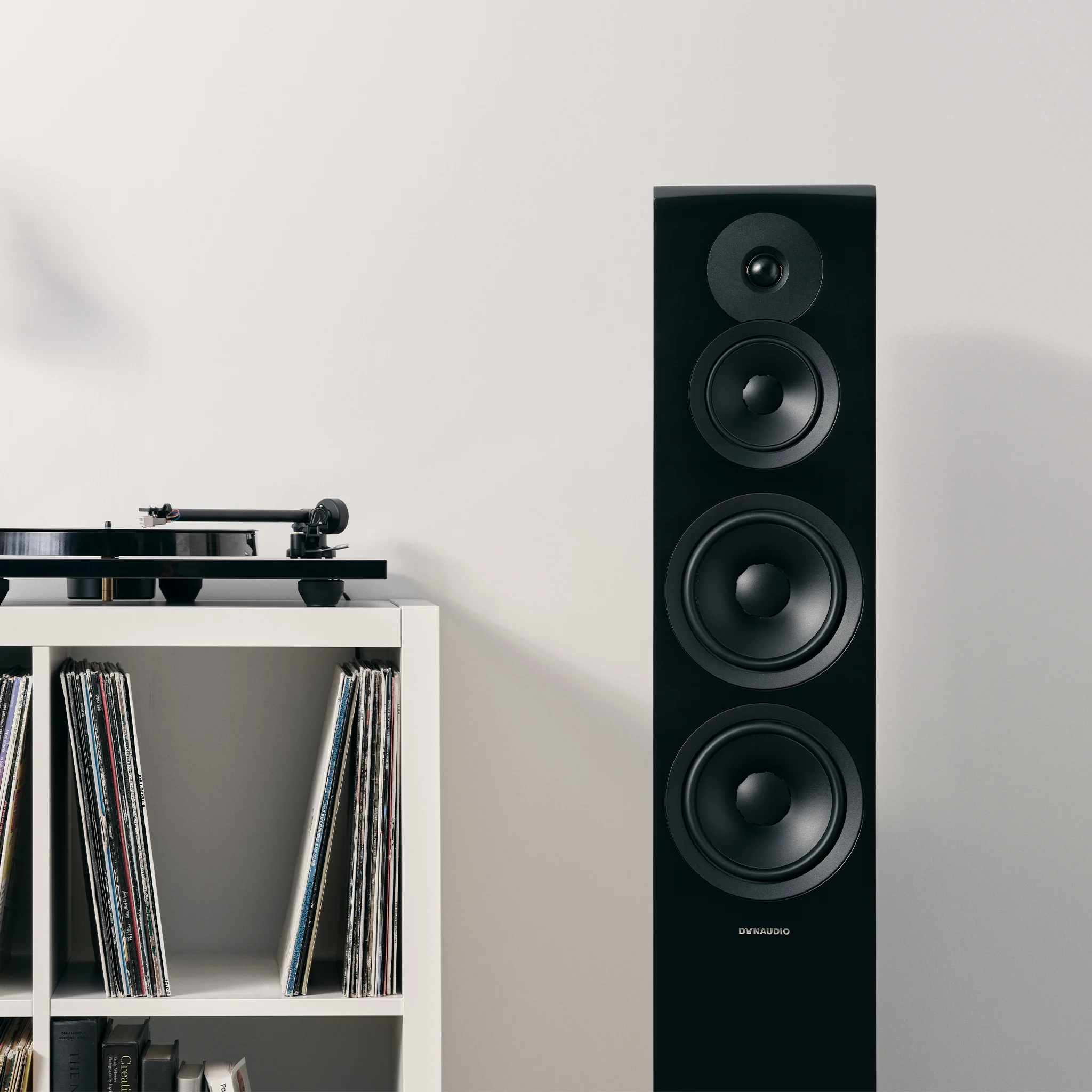 Dynaudio Emit 50 — kwadratowy