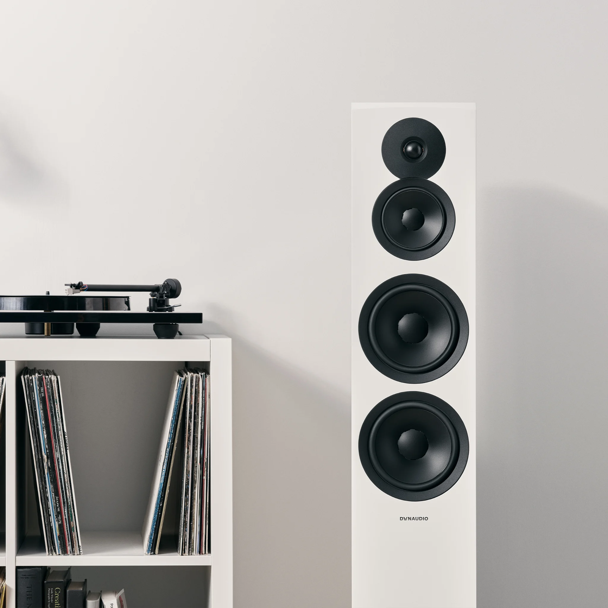 Dynaudio Emit 50 — kwadratowy
