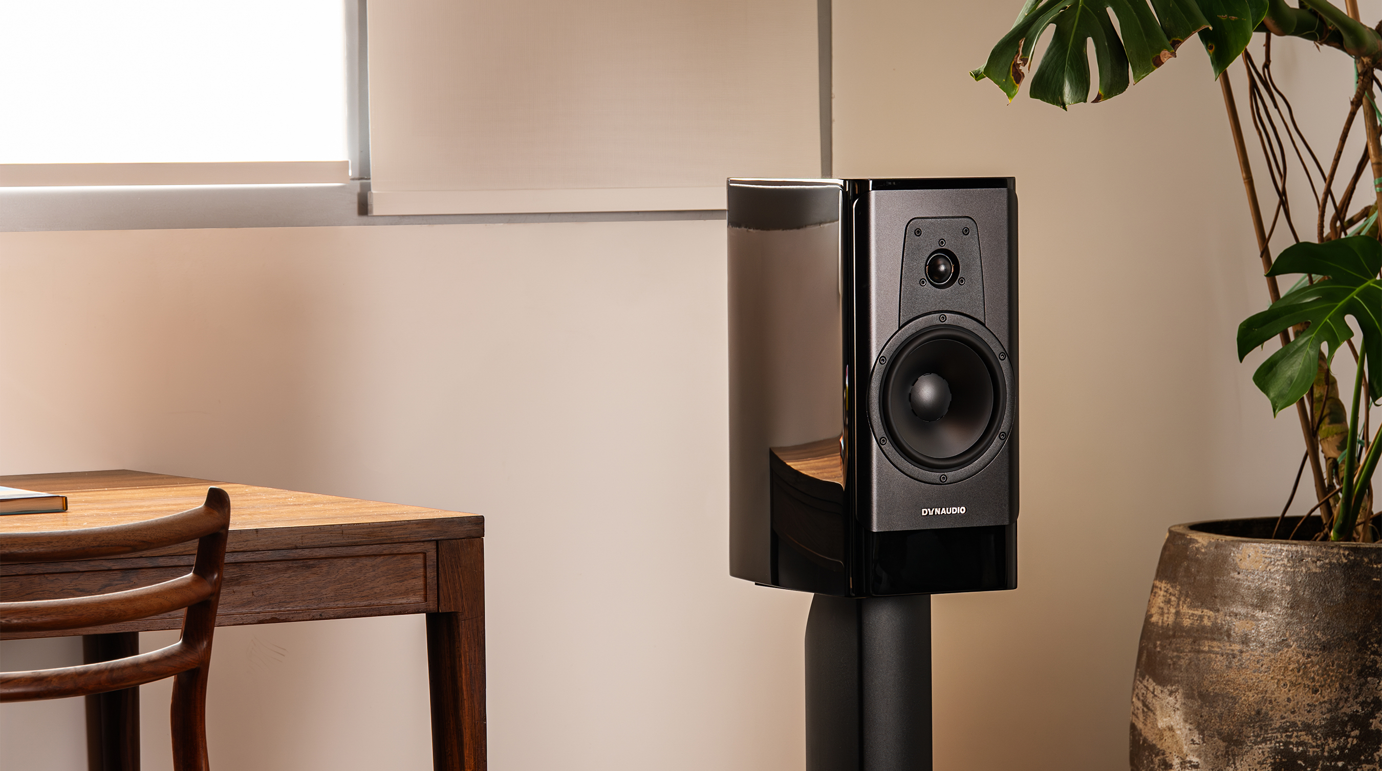 Dynaudio Contour 20i — panoramiczny