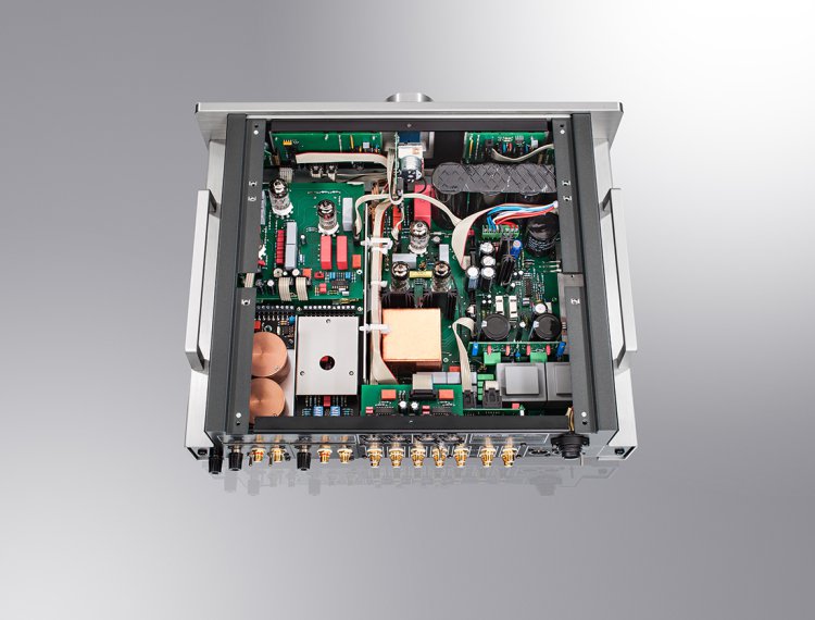Octave HP 700 — panel przedni